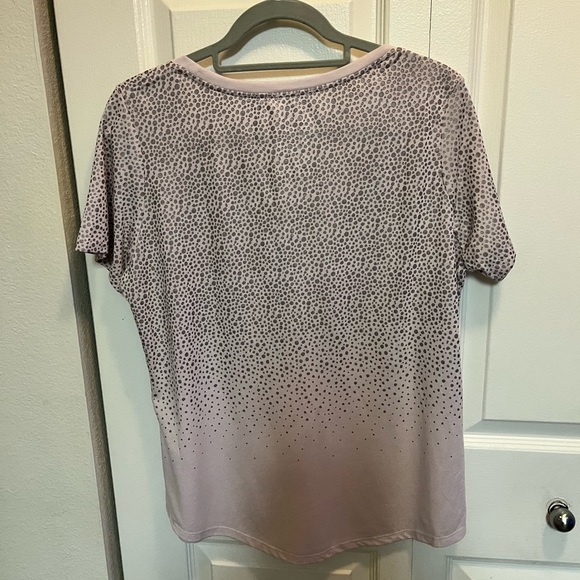 NIKE NWOT AUTHENTIC BLUSH PINK WITH GRAY DOTS & SCOOP NECK SHORT SLEEVES TEE - Picture 12 of 17